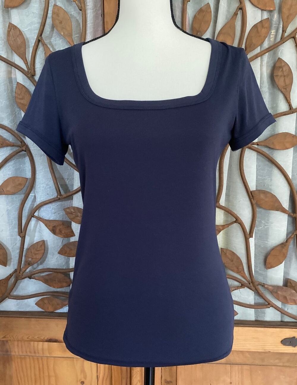 Frankee & Skylarr, square neck short sleeve tee, size L